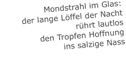 Mondstrahl im Glas: der lange Löffel der Nacht rührt lautlos de